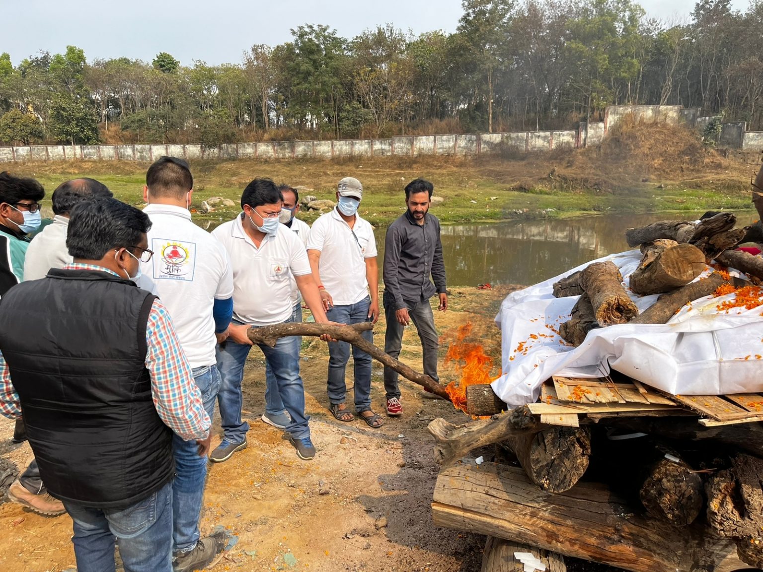 मुक्ति संस्था ने 43 लावारिश शवों का किया सामूहिक दाह संस्कार