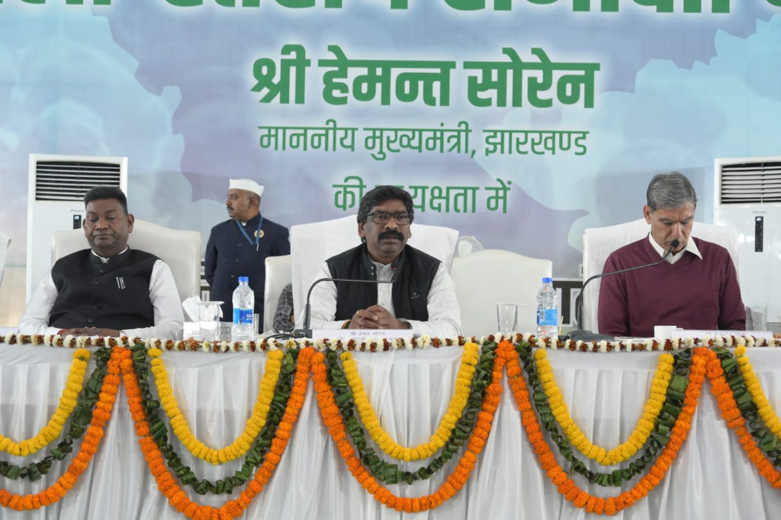 योजनाओं की धीमी गति रहे तो सरकारी कर्मियों को बैठाकर वेतन देना मुनासिब नहीं : मुख्यमंत्री