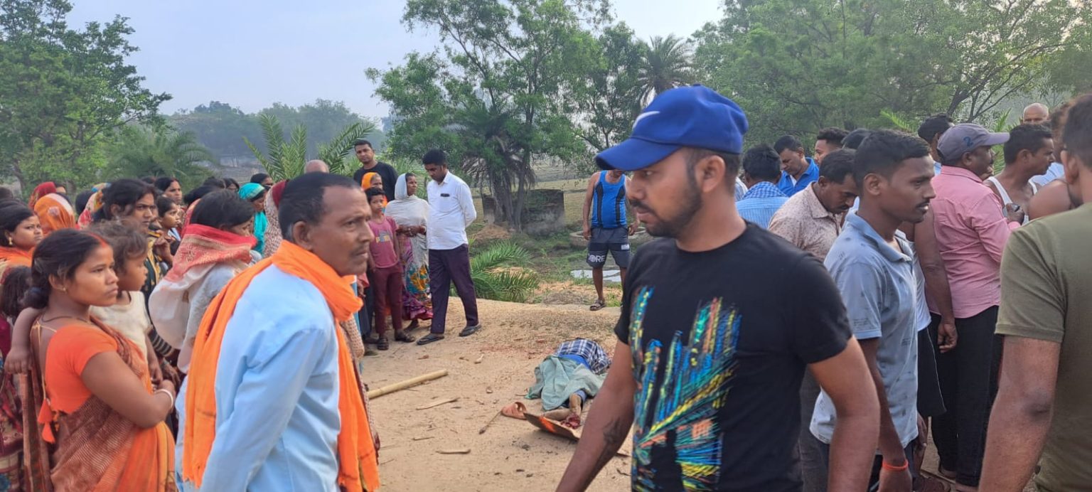 कोडरमा में हाथी ने ढोल बजाने वाले को पटककर कुचला