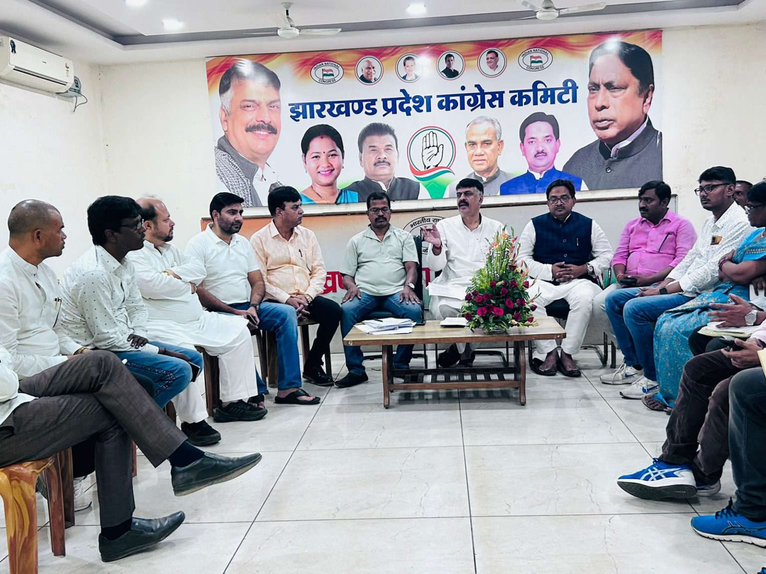 झारखंड प्रदेश कांग्रेस कमेटी की लीडरशिप डेवलपमेंट मिशन के तहत बैठक हुई