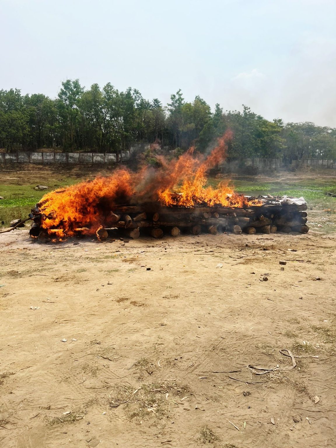 मुक्ति संस्था ने रिम्स में पड़े 33 अज्ञात शवों का किया अंतिम संस्कार