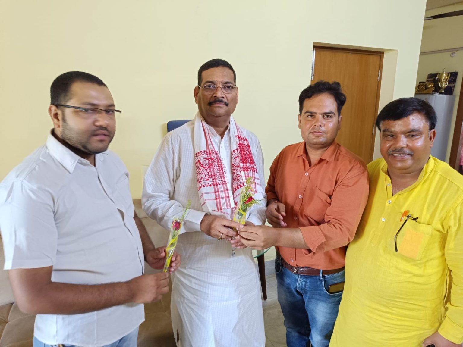 राज्यसभा सांसद दीपक प्रकाश को कार्यकर्ताओं ने किया सम्मानित