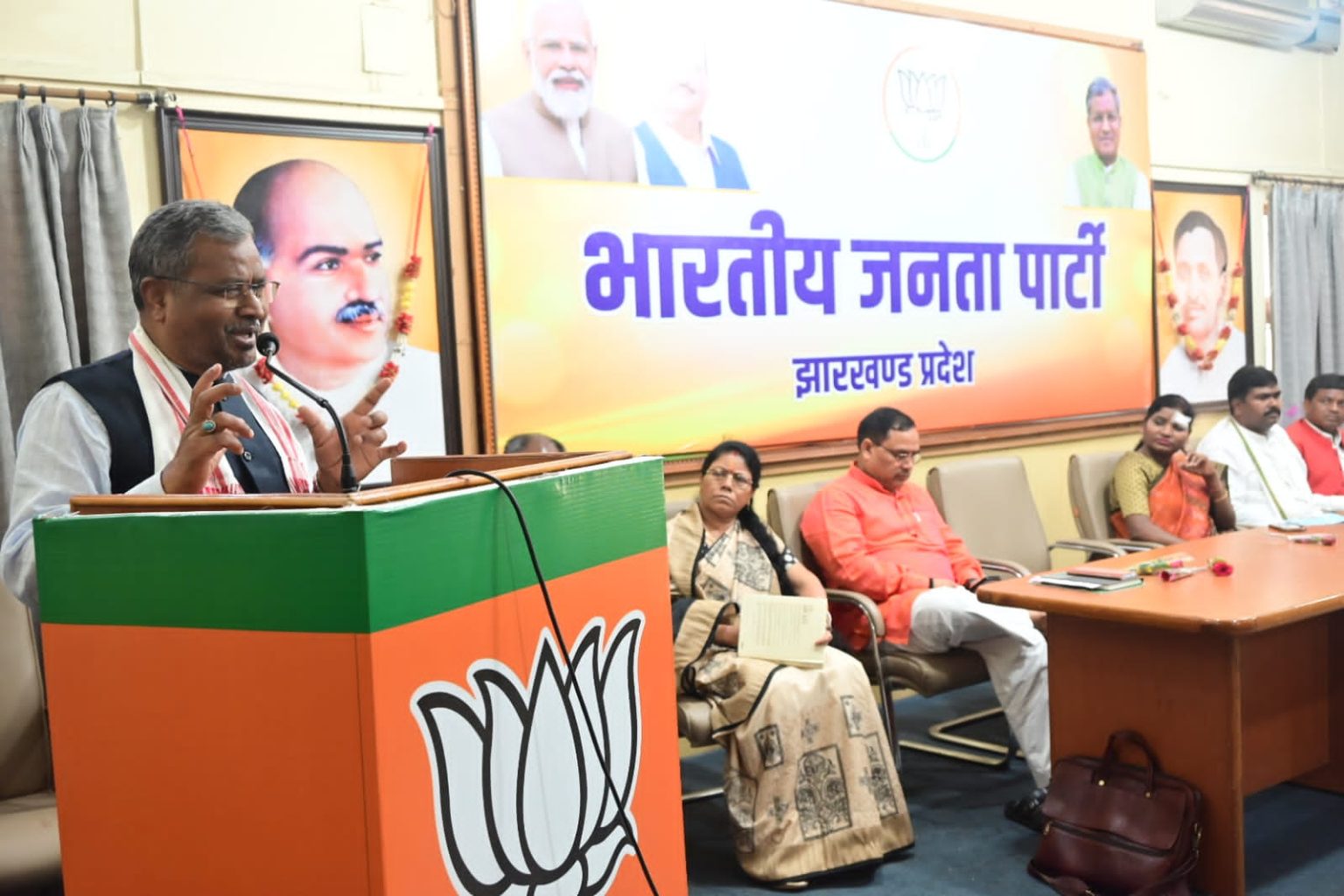 जनजाति मोर्चा सभी आरक्षित सीट पर कमल खिलाने का ले संकल्प : बाबूलाल मरांडी