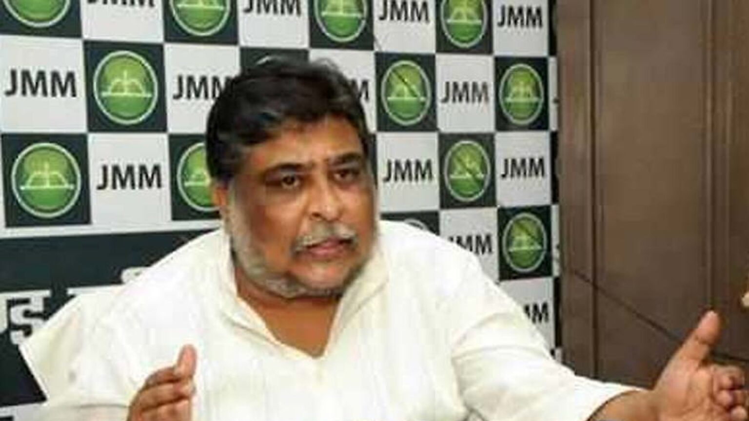 झामुमो की चुनाव आयोग से मांग: सुदेश महतो को डुमरी में चुनावी प्रचार पर बैन लगायें