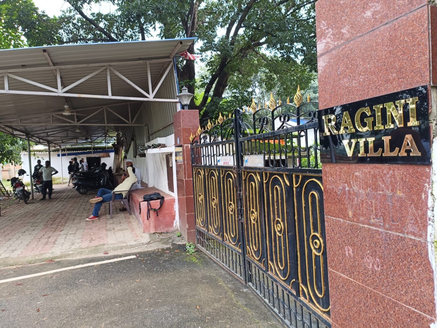 ईडी की छापेमारी में मंत्री रामेश्वर उरांव के बरियातू स्थित आवास से 30 लाख कैश बरामद