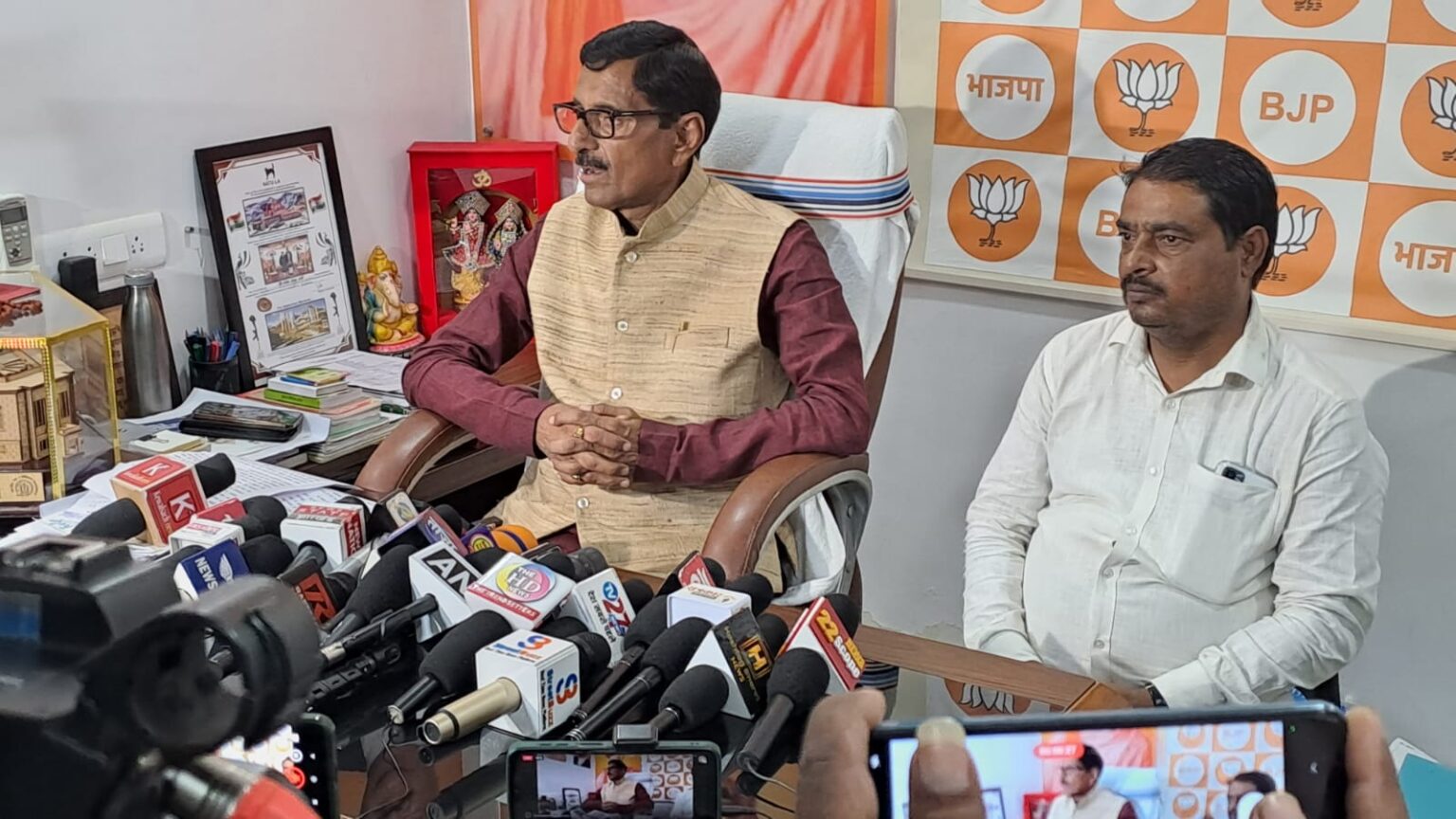 आईएनडीआईए गठबंधन सनातन को मिटाने के बयान पर स्टैंड क्लियर करे: सांसद