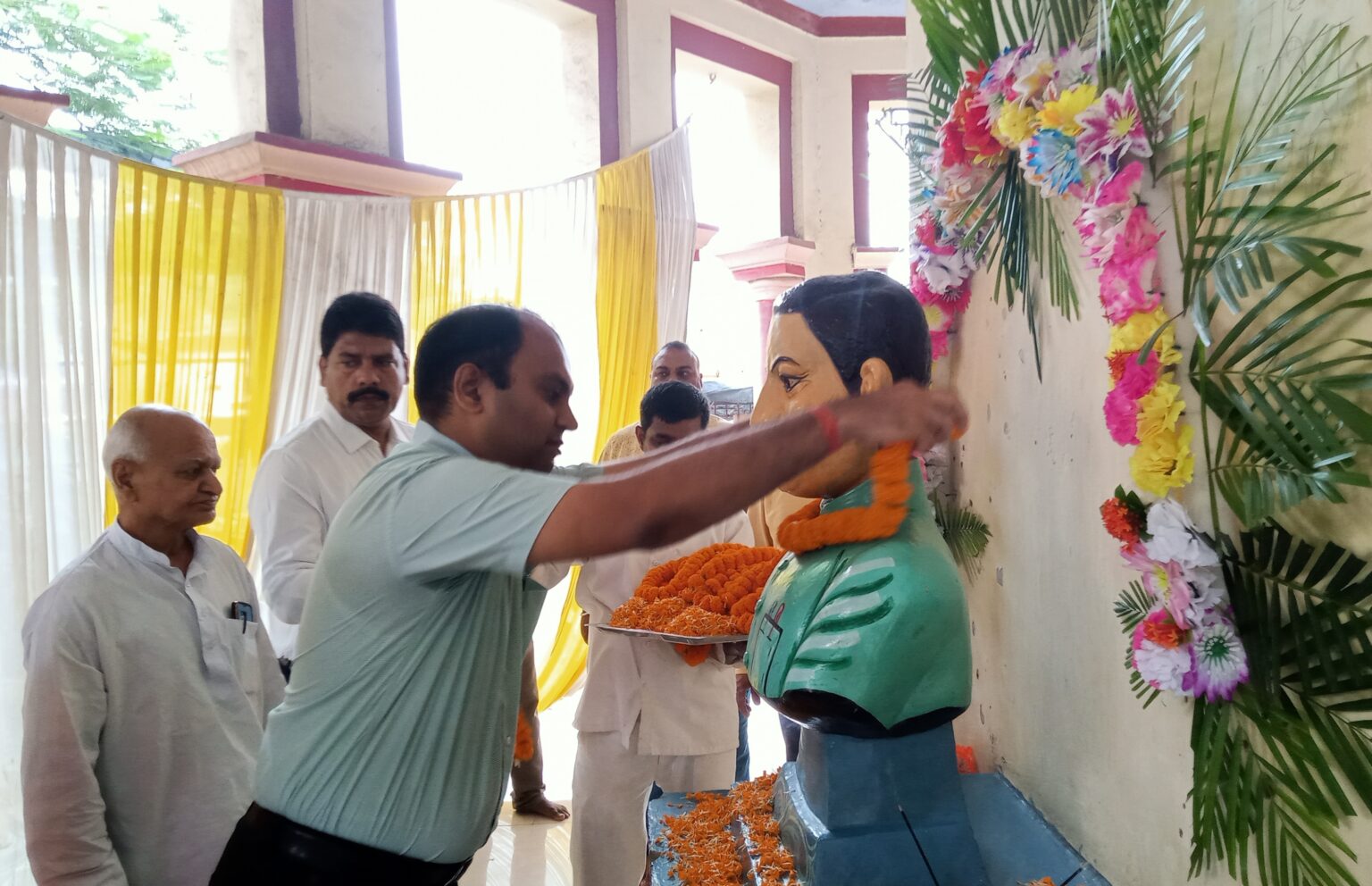 अपने जन्मभूमि पर श्रद्धापूर्वक याद किए गए राष्ट्रकवि रामधारी सिंह दिनकर