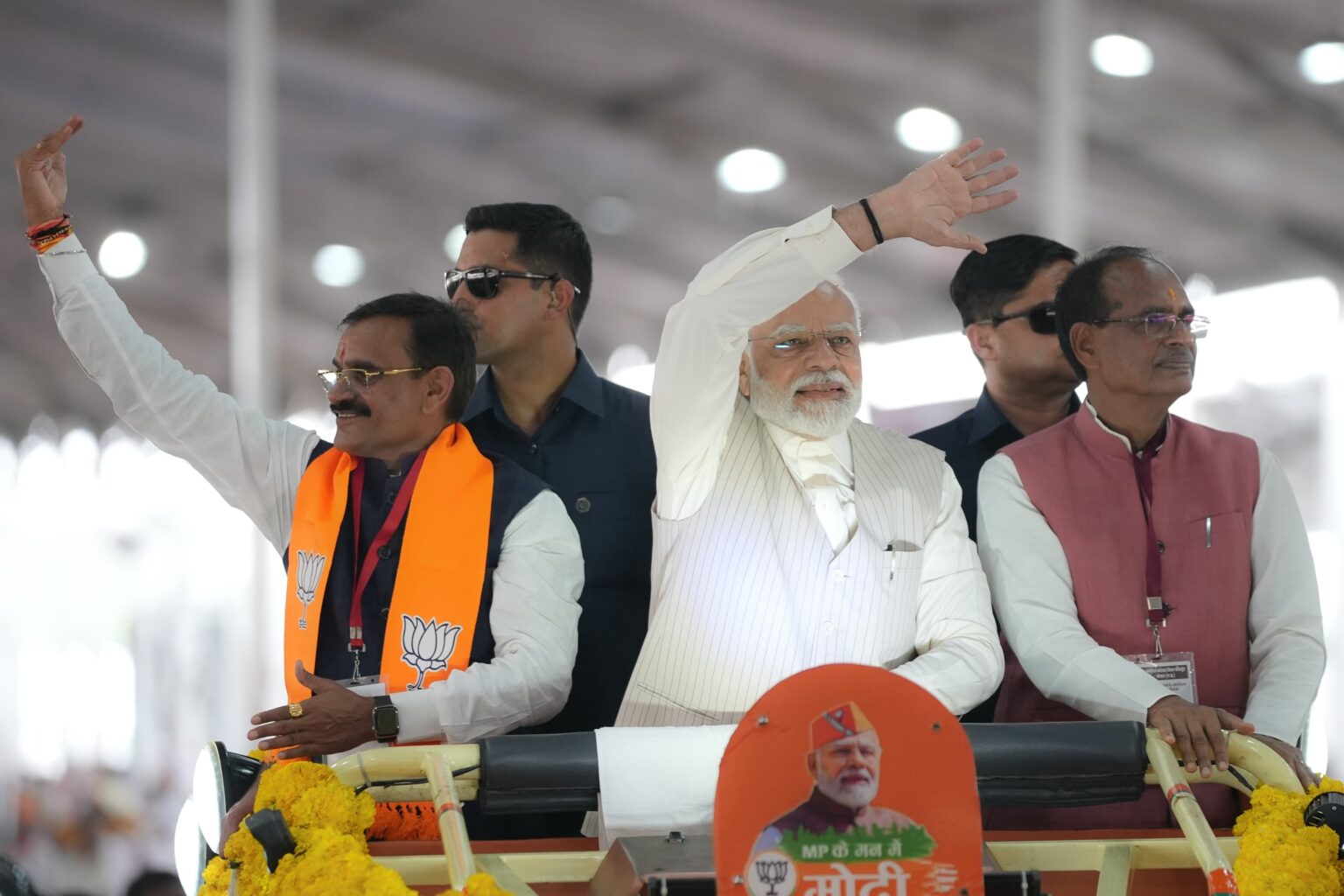 प्रधानमंत्री मोदी पहुंचे भोपाल, कार्यकर्ता महाकुंभ को संबोधित करेंगे