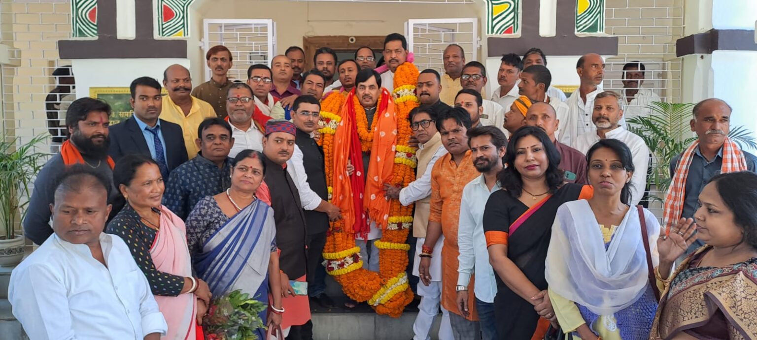 भागलपुर पहुंचे सैयद शाहनवाज हुसैन, कार्यकर्ताओं ने किया स्वागत