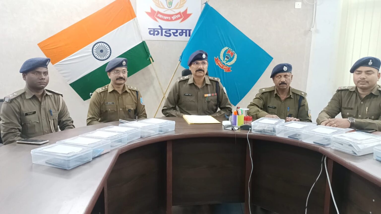 कोडरमा में लोन दिलाने के नाम पर ठगी के नौ आरोपित गिरफ्तार