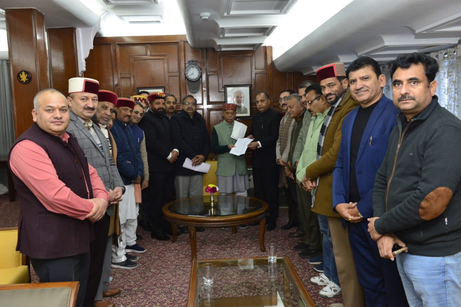 राज्यपाल से मिला भाजपा विधायक दल, बजट पर डिवीज़न ऑफ वोट की मांग