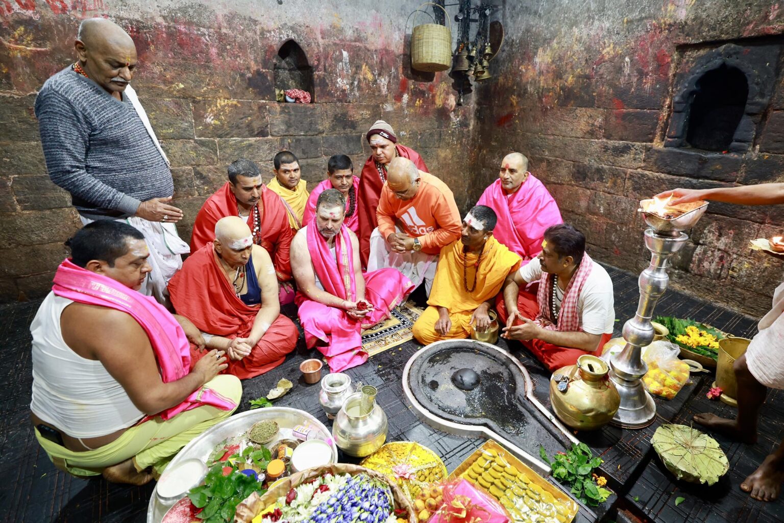 अडाणी के लिए न्याय और बाकी लोगों के साथ अन्याय: राहुल गाँधी