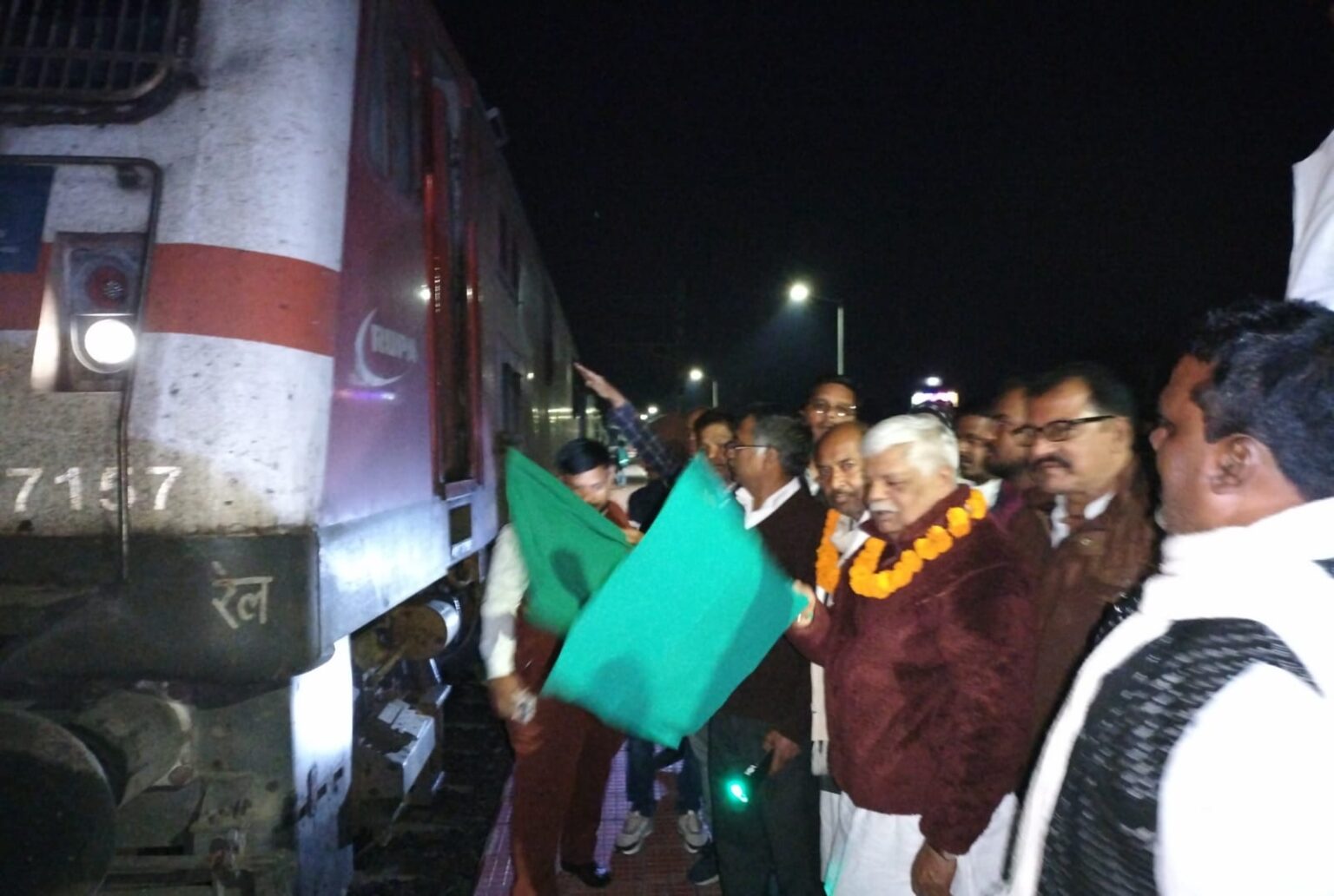 सांसद विष्णु दयाल ने बरकाकाना-पटना-पलामू एक्सप्रेस को दिखाई हरी झंडी