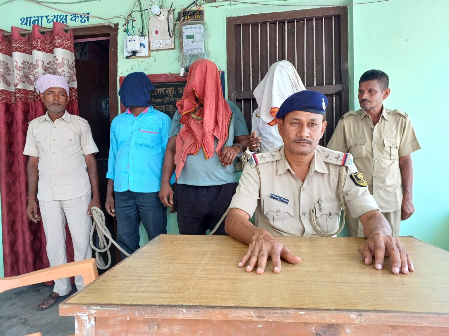 हत्या व मघ निषेध मामले में फरार चार अपराधी गिरफ्तार