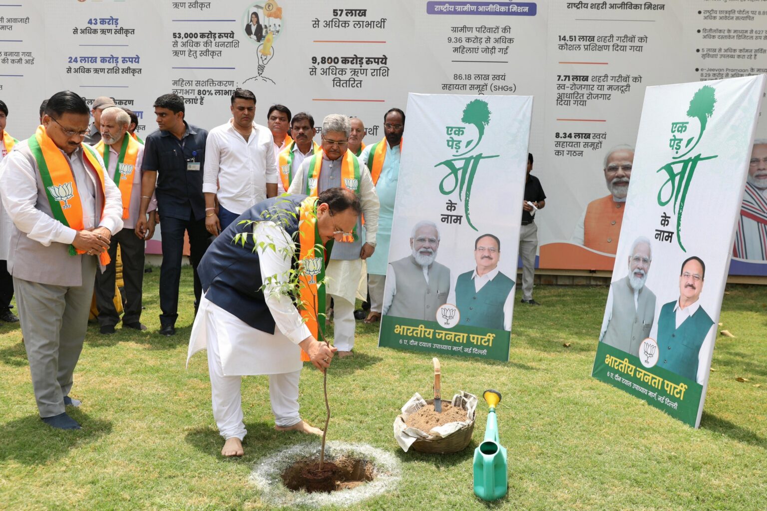 भाजपा अध्यक्ष नड्डा ने पार्टी मुख्यालय में लगाया पौधा