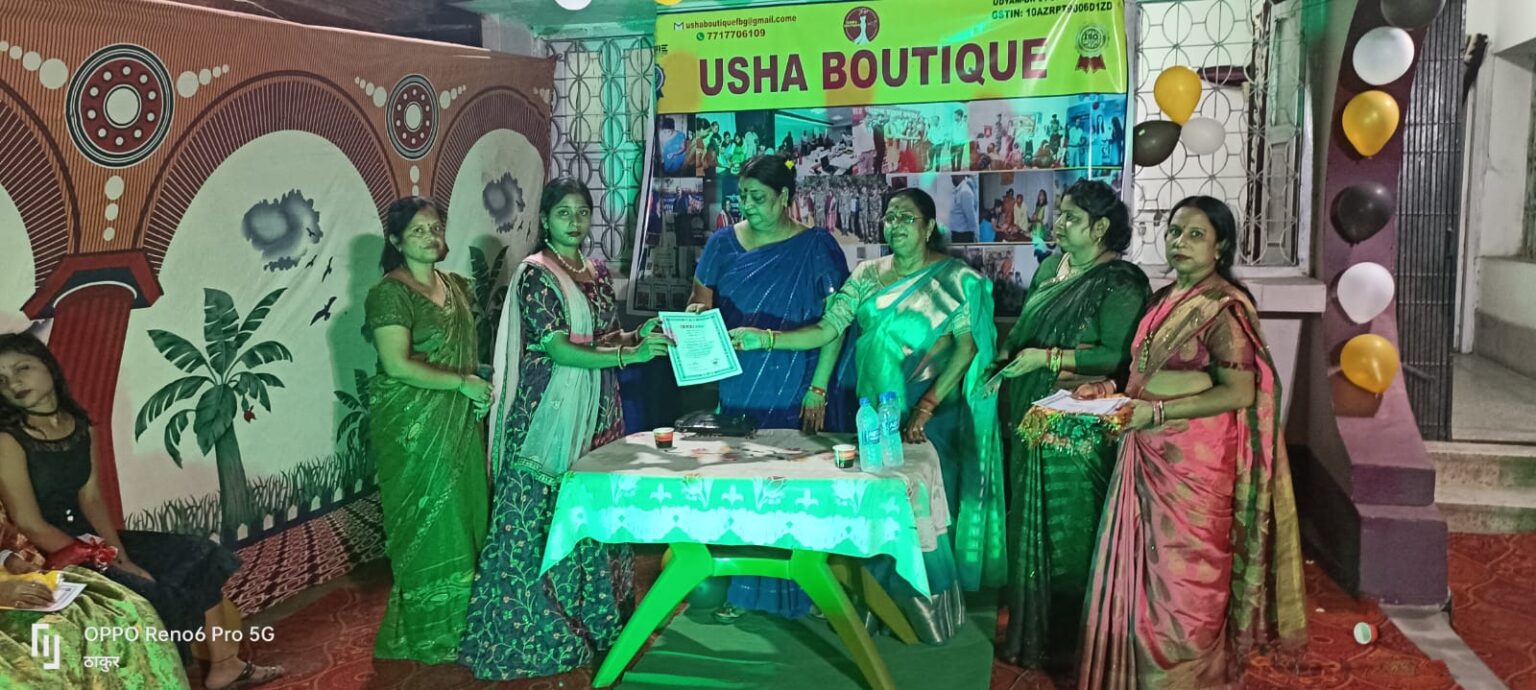 उषा बुटीक के वार्षिकोत्सव पर वस्त्र प्रदर्शनी के साथ फैशन शो