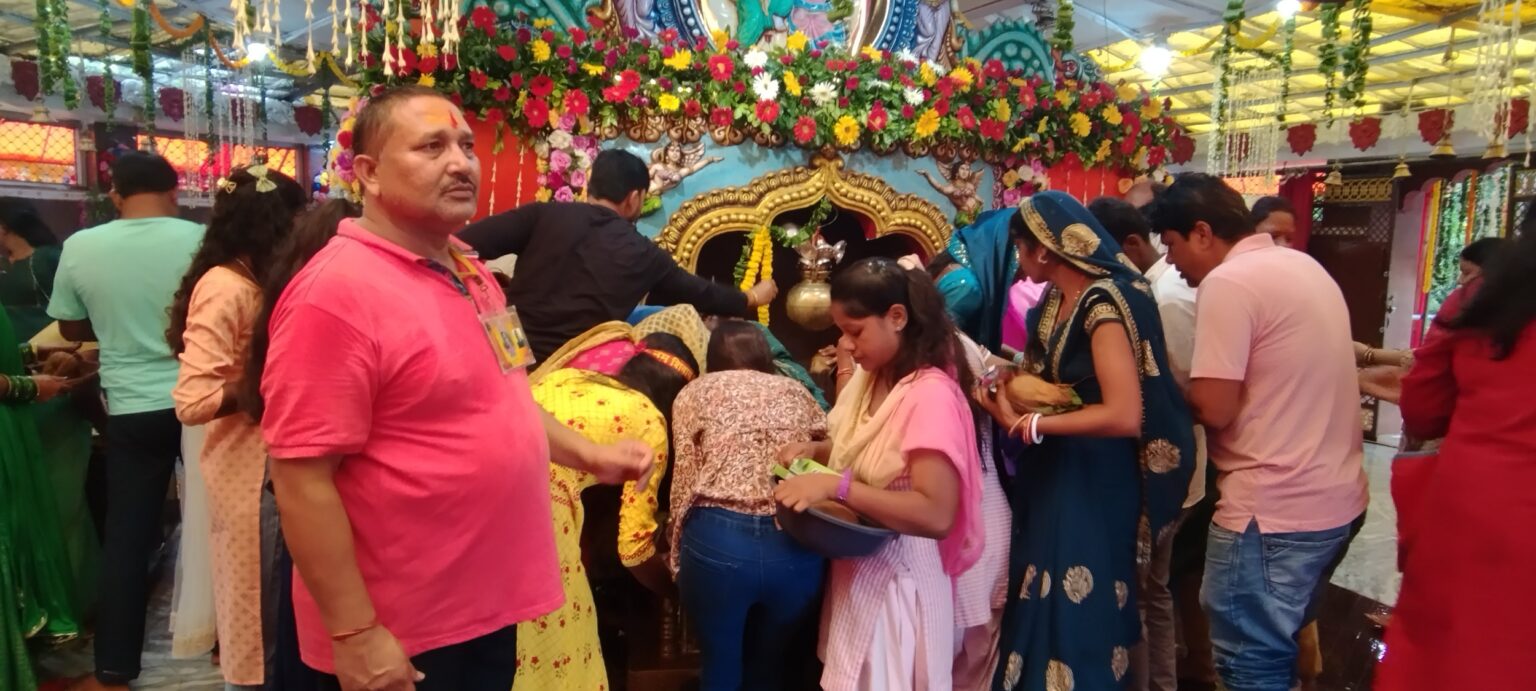 खूंटी के बाबा आम्रेश्वर धाम 25 हजार शिव भक्तों ने किया जलाभिषेक