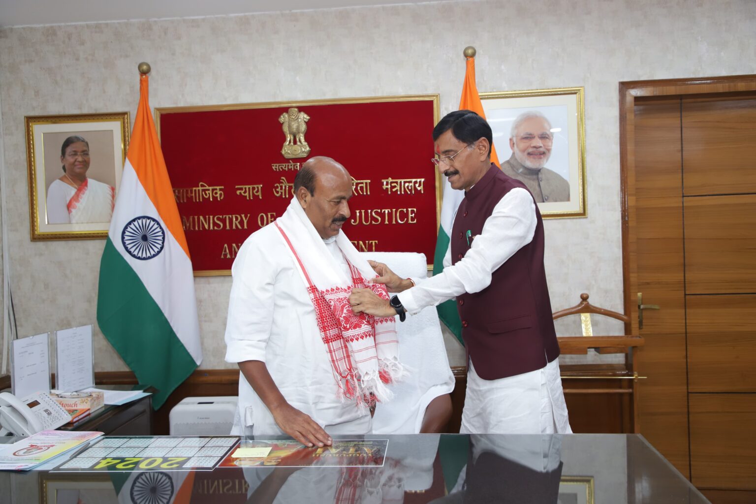 केंद्रीय सामाजिक न्याय और आधिकारिता मंत्री से मिले संजय सेठ