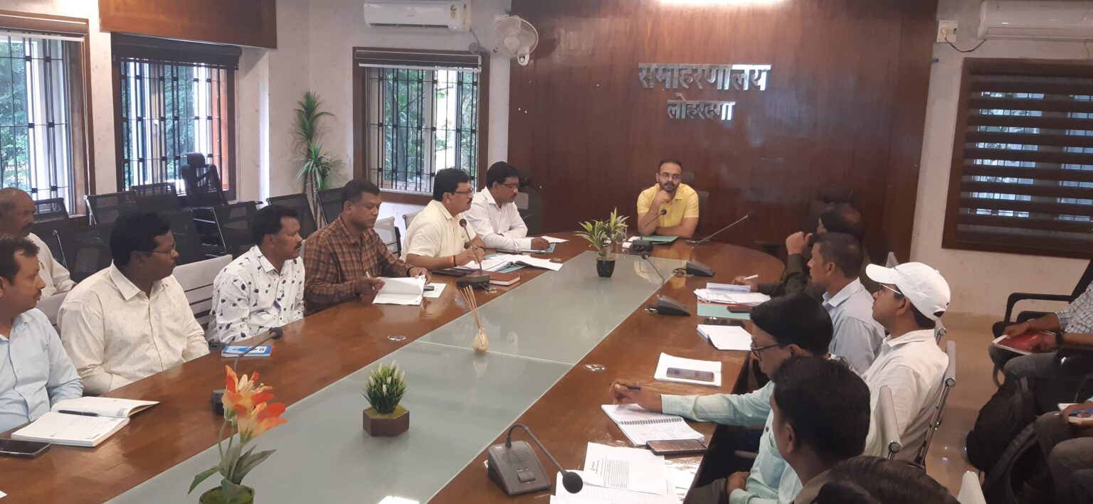 लोहरदगा उपायुक्त ने सभी प्रखंडों में खाद्यान्न वितरण सुनिश्चित करने का दिया निर्देश