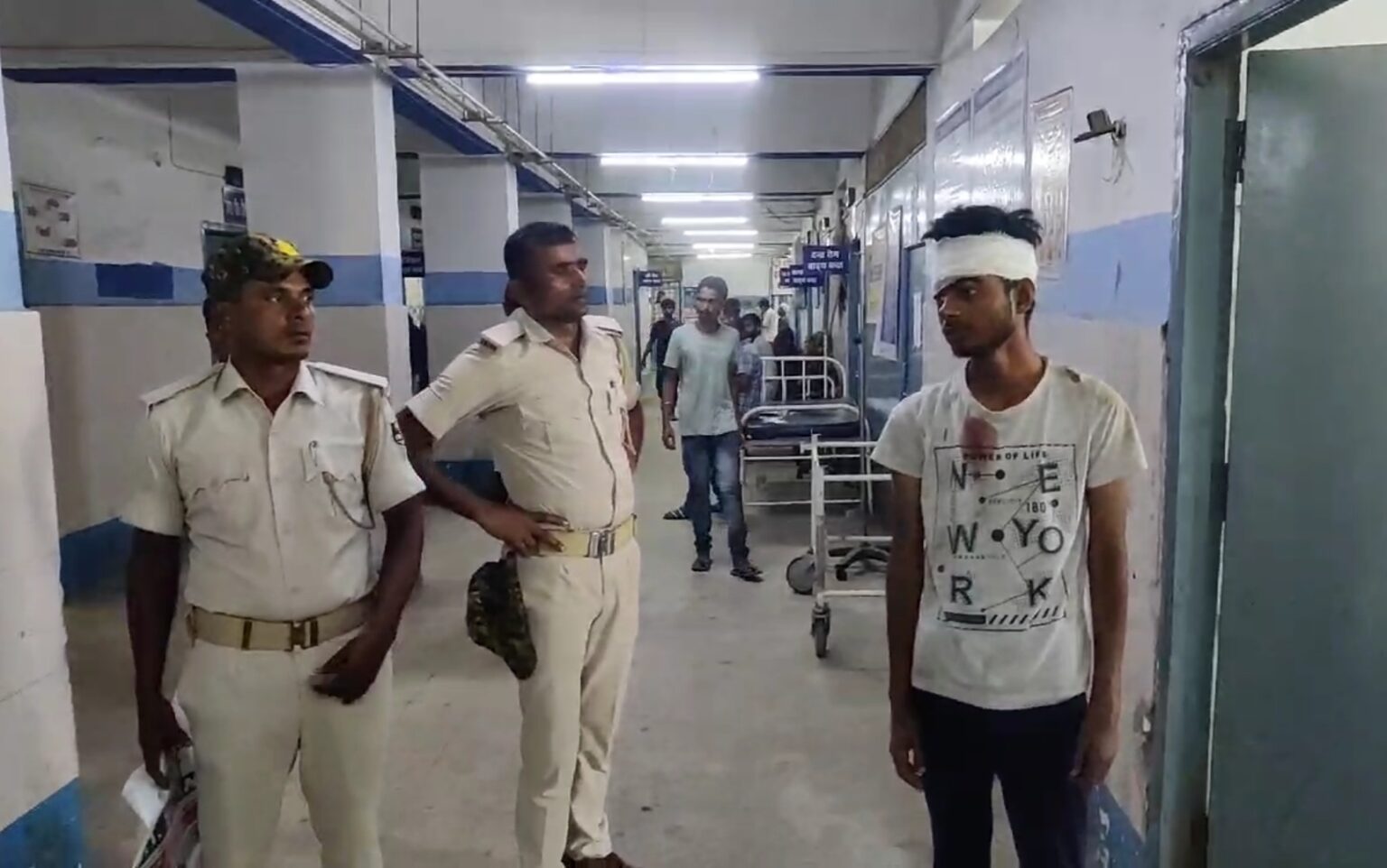 गिरफ्तार दाे शराब तस्कर ने पुलिस गाड़ी से लगायी छलांग एक की मौत