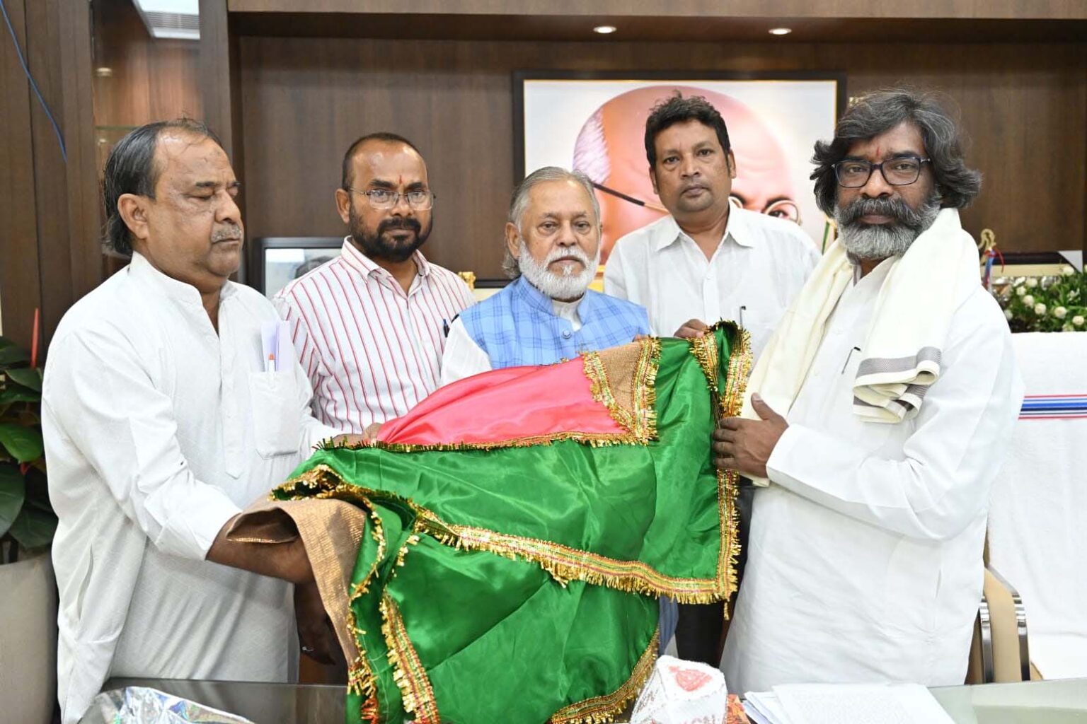 मुख्यमंत्री से पूर्व विधायक और रूहानी मर्कज के अध्यक्ष ने की मुलाकात