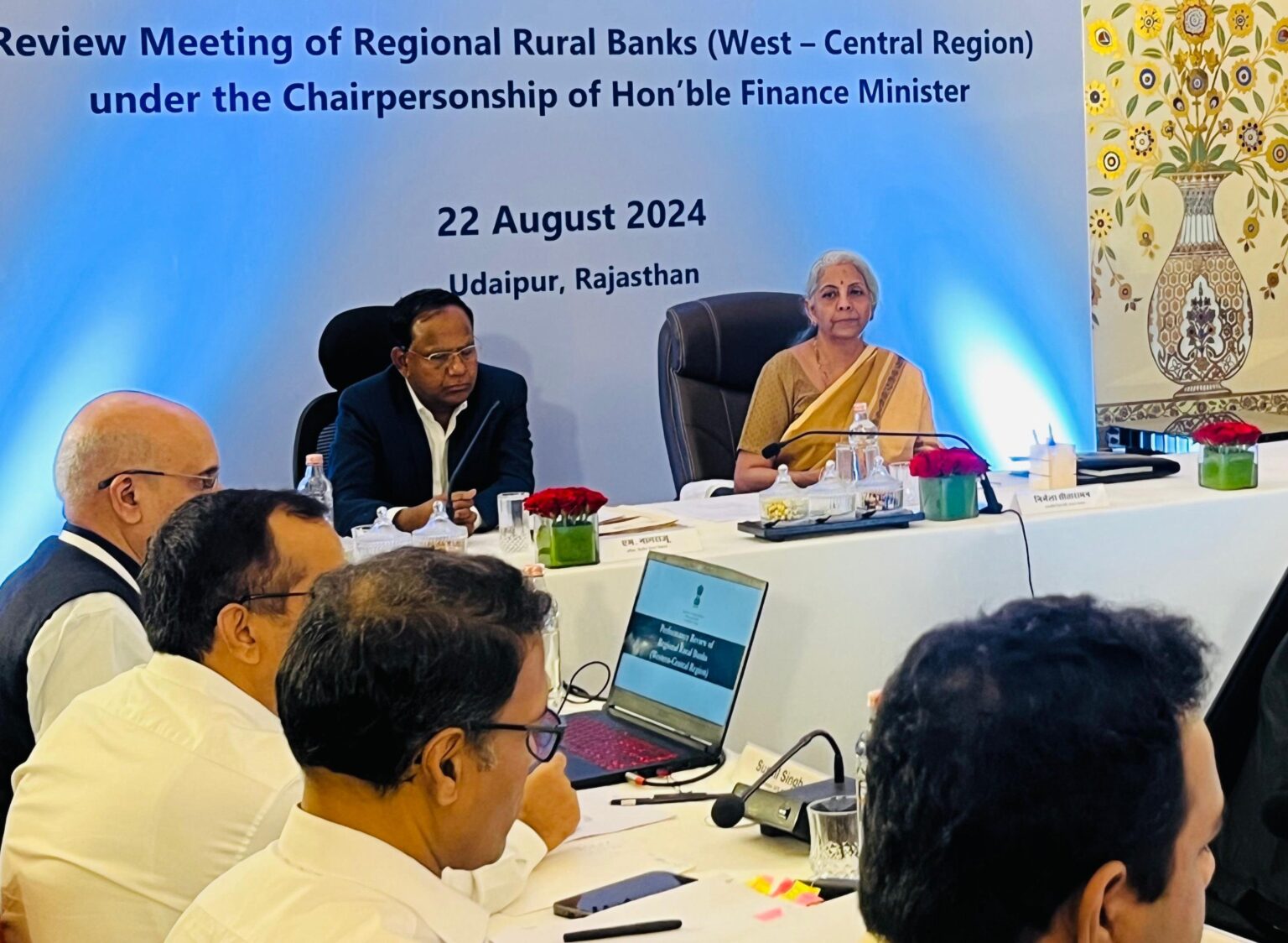 बैंक अपनी पहुंच बढ़ाकर विकसित भारत के संकल्प को साकार करें: निर्मला सीतारमण