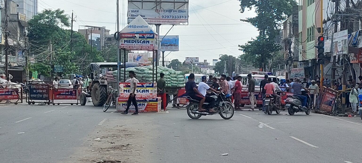 भारत बंद: पूर्णिया में चौराहों को टायर जला किया जाम ,सैकड़ो मरीज हैं फंसे हुए