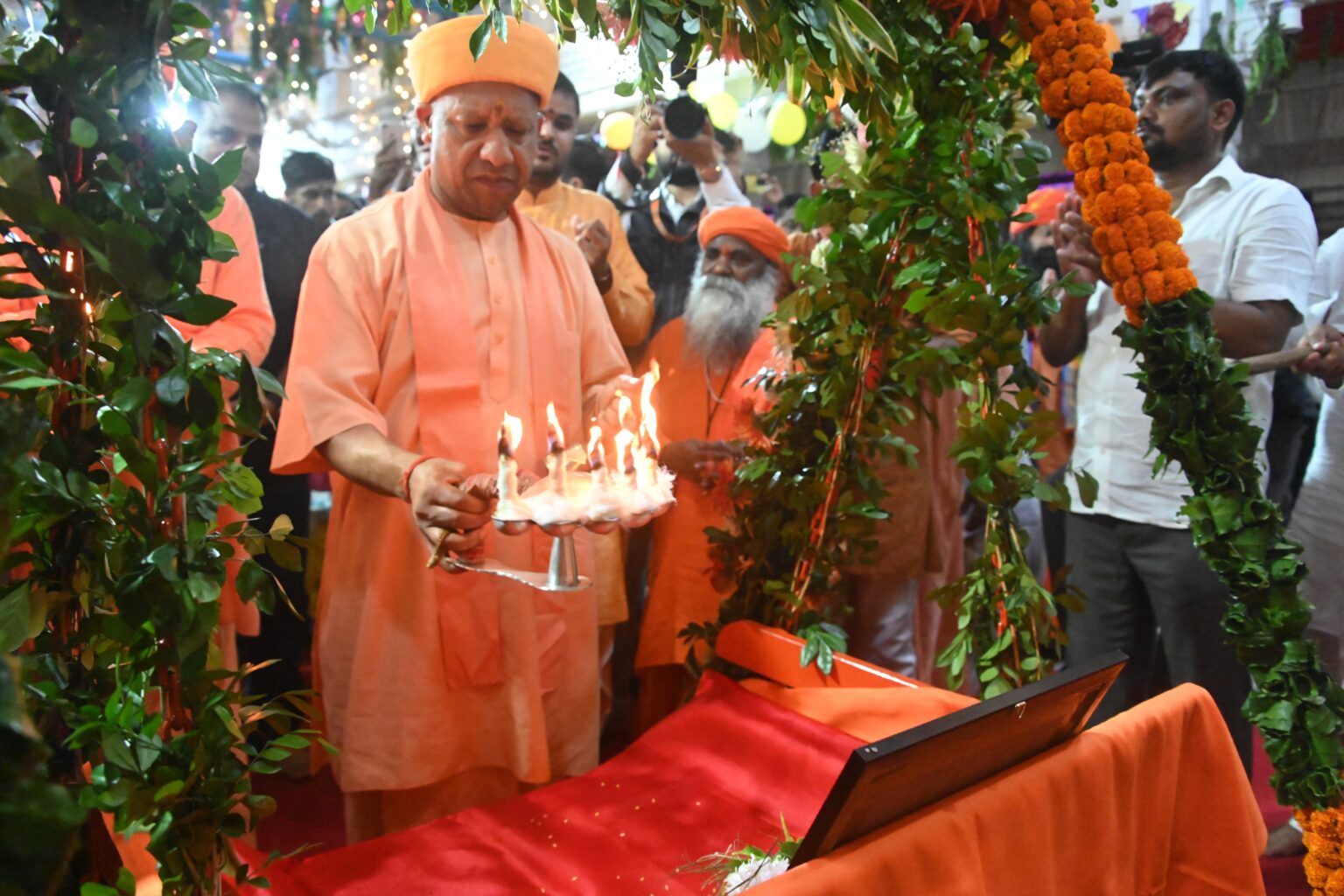 मुख्यमंत्री योगी आदित्यनाथ ने मनाया परब्रह्म योगेश्वर श्रीकृष्ण का जन्मोत्सव