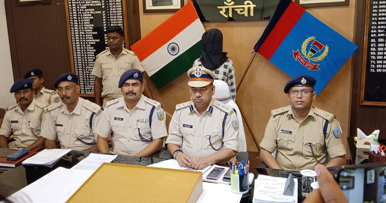 सड़क निर्माण कार्य में लेवी मांगने के आरोप में एक गिरफ्तार