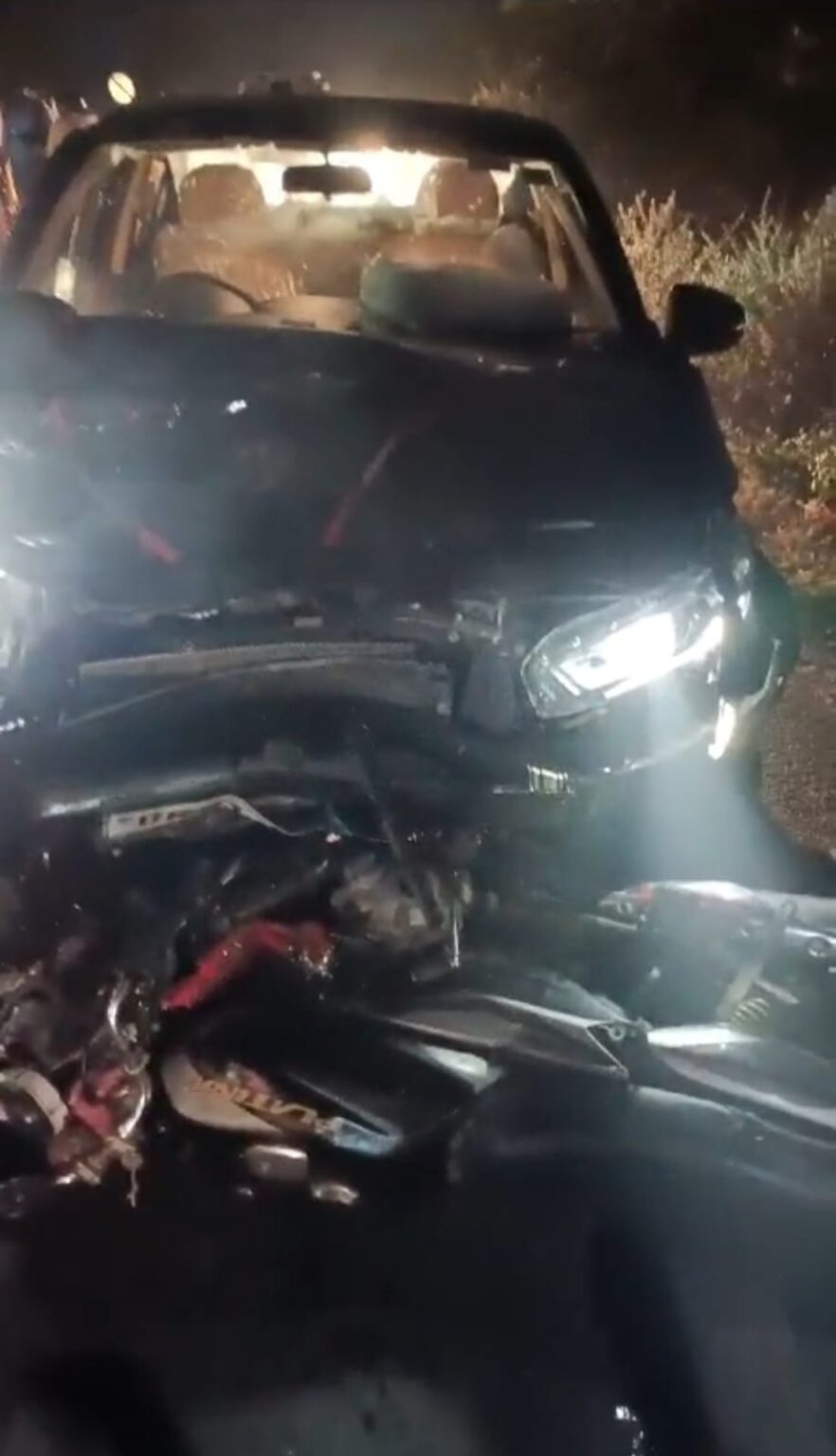 कार और बाइक की टक्कर में बाइक सवार दो किशोरी की मौत, चालक गंभीर