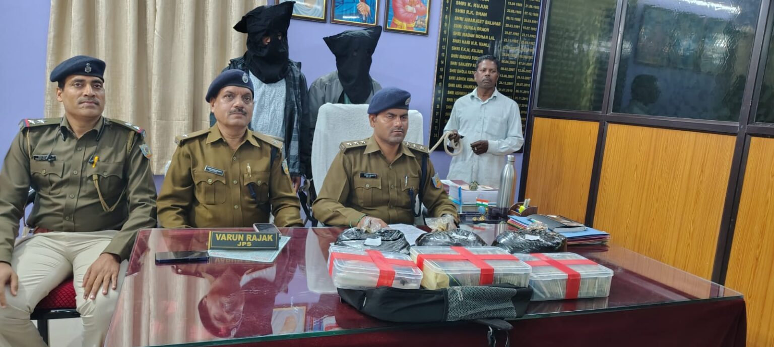 खूंटी में 77.75 लाख की अफीम और 14.58 लाख नकदी के साथ दो आरोपित गिरफ्तार