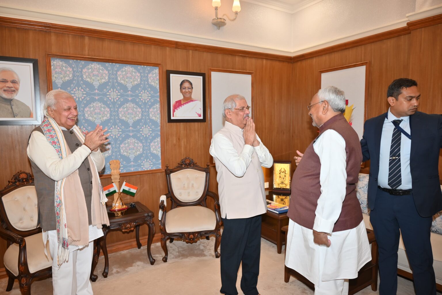 मुख्यमंत्री ने नवनियुक्त राज्यपाल  आरिफ मोहम्मद खान से शिष्टाचार मुलाकात की