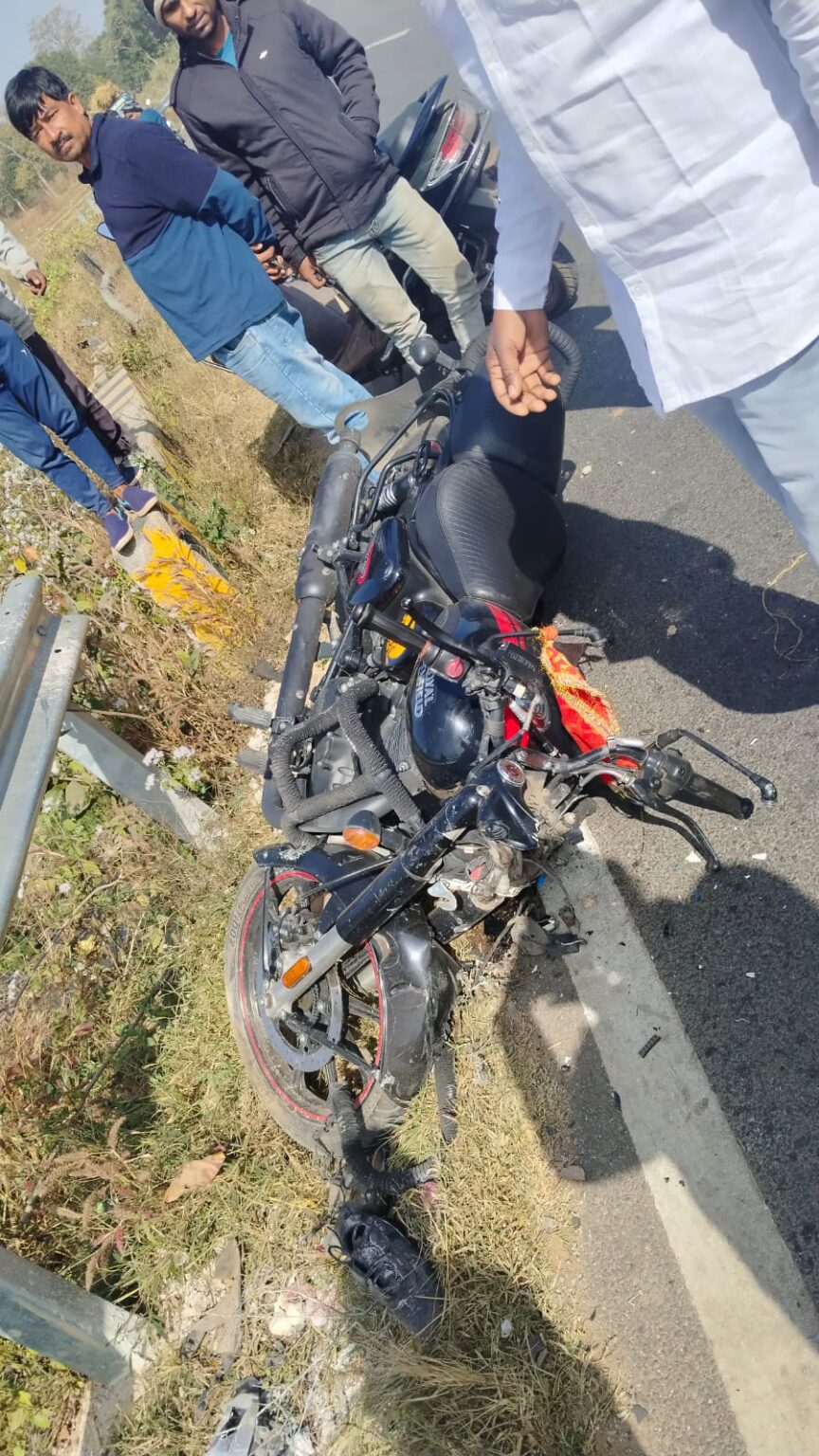 नव वर्ष के दिन सड़क हादसे में दो युवकों की मौत