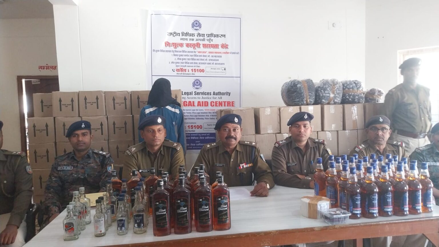 भारी मात्रा में 43 लाख का नकली शराब बरामद, एक गिरफ्तार