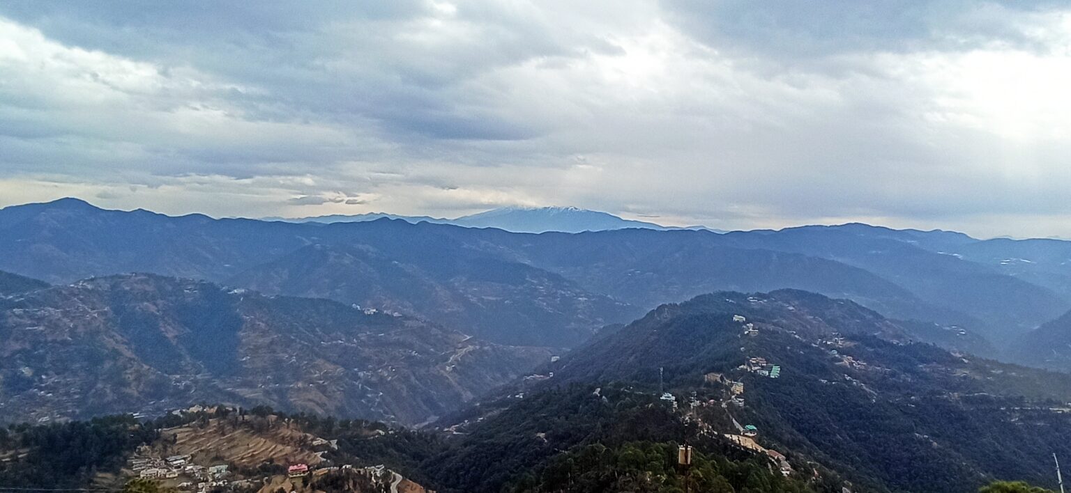 हिमाचल प्रदेश के ऊंचे इलाकों में बर्फबारी, ठंड बढ़ी