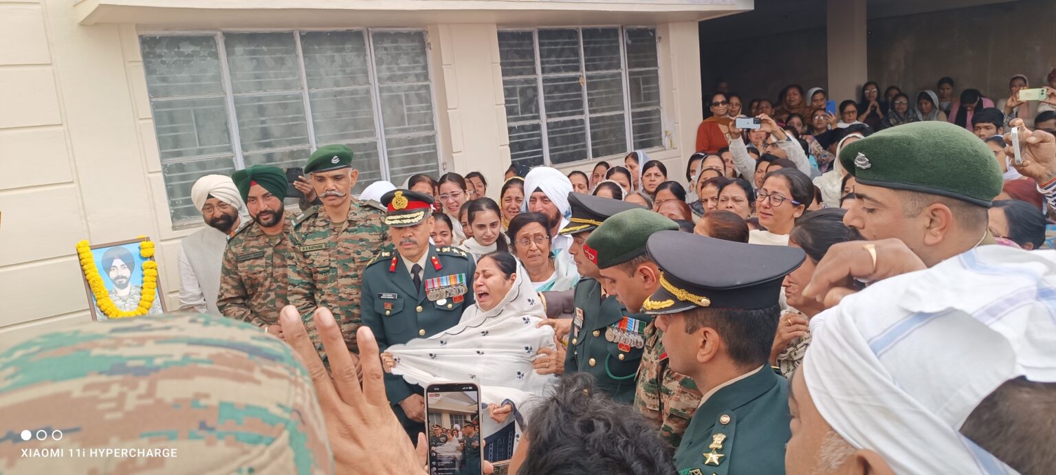 शहीद कैप्टन करमजीत सिंह का पार्थिव शरीर पहुंचा घर