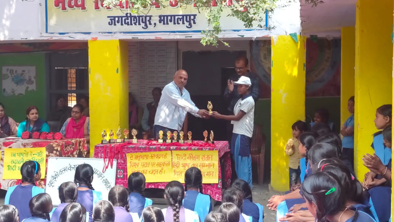 बेहतर प्रदर्शन करने वाले छात्रों को किया गया सम्मानित