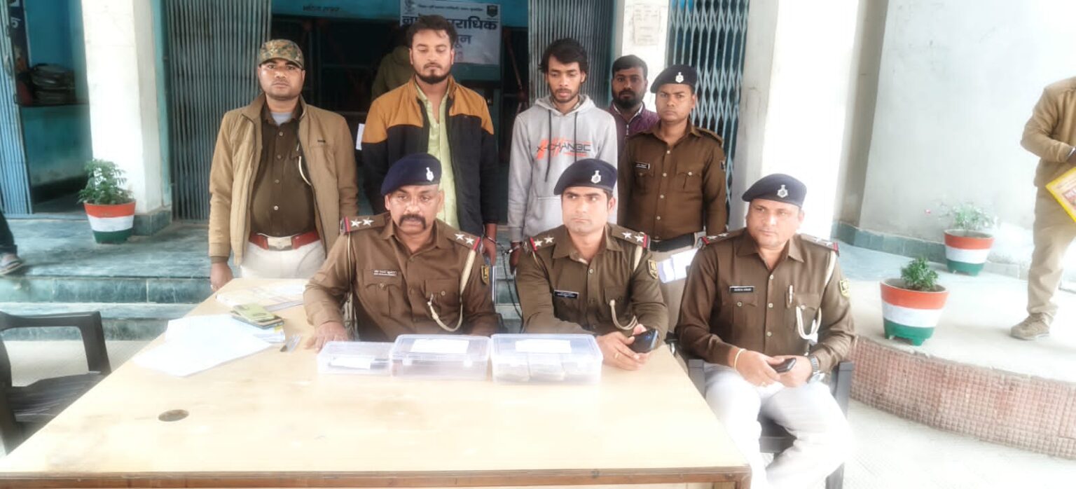 चन्द्रहिया लूट कांड का पुलिस ने किया उद्भेदन