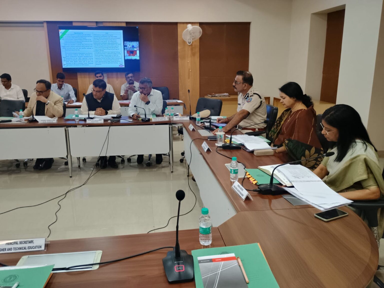 ड्रग्स के उत्पादन, वितरण और उपभोग पर रखें कड़ी नजरः मुख्य सचिव