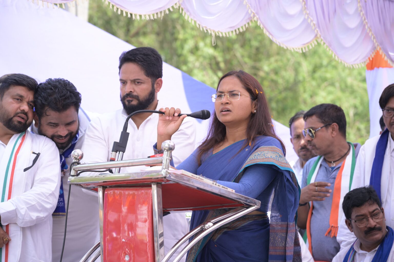 हाथ में संविधान और मन में अधिकार पाने का संकल्प लेने का दिन : शिल्पी नेहा तिर्की