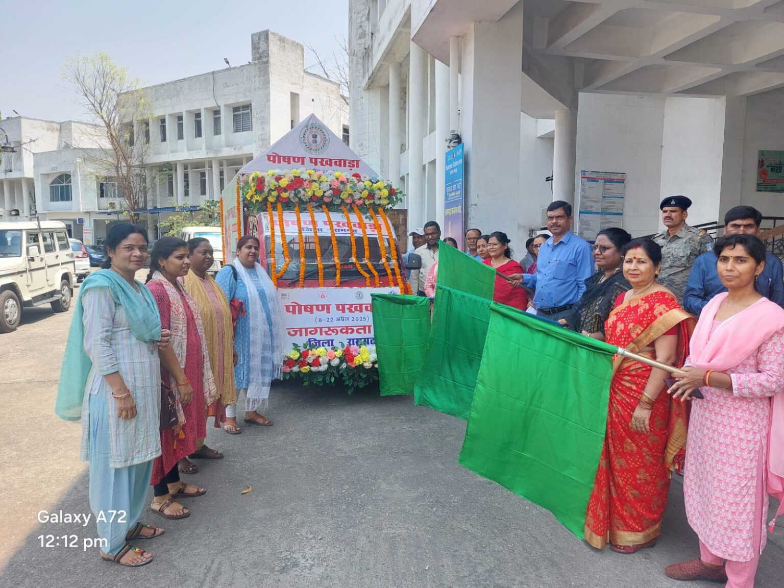 पोषण जागरूकता रथ को डीडीसी ने हरी झंडी दिखाकर किया रवाना