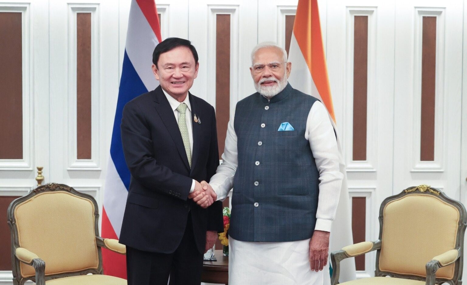 प्रधानमंत्री मोदी ने थाईलैंड के पूर्व प्रधानमंत्री थाकसिन शिनावात्रा से मुलाकात की