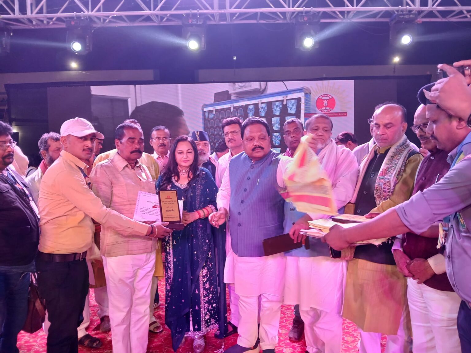 एक शाम पत्रकारों के नाम कार्यक्रम में रातभर चला गीत संगीत का दौर, बॉलीवुड के दिग्गजों ने बिखेरी संगीत की तान