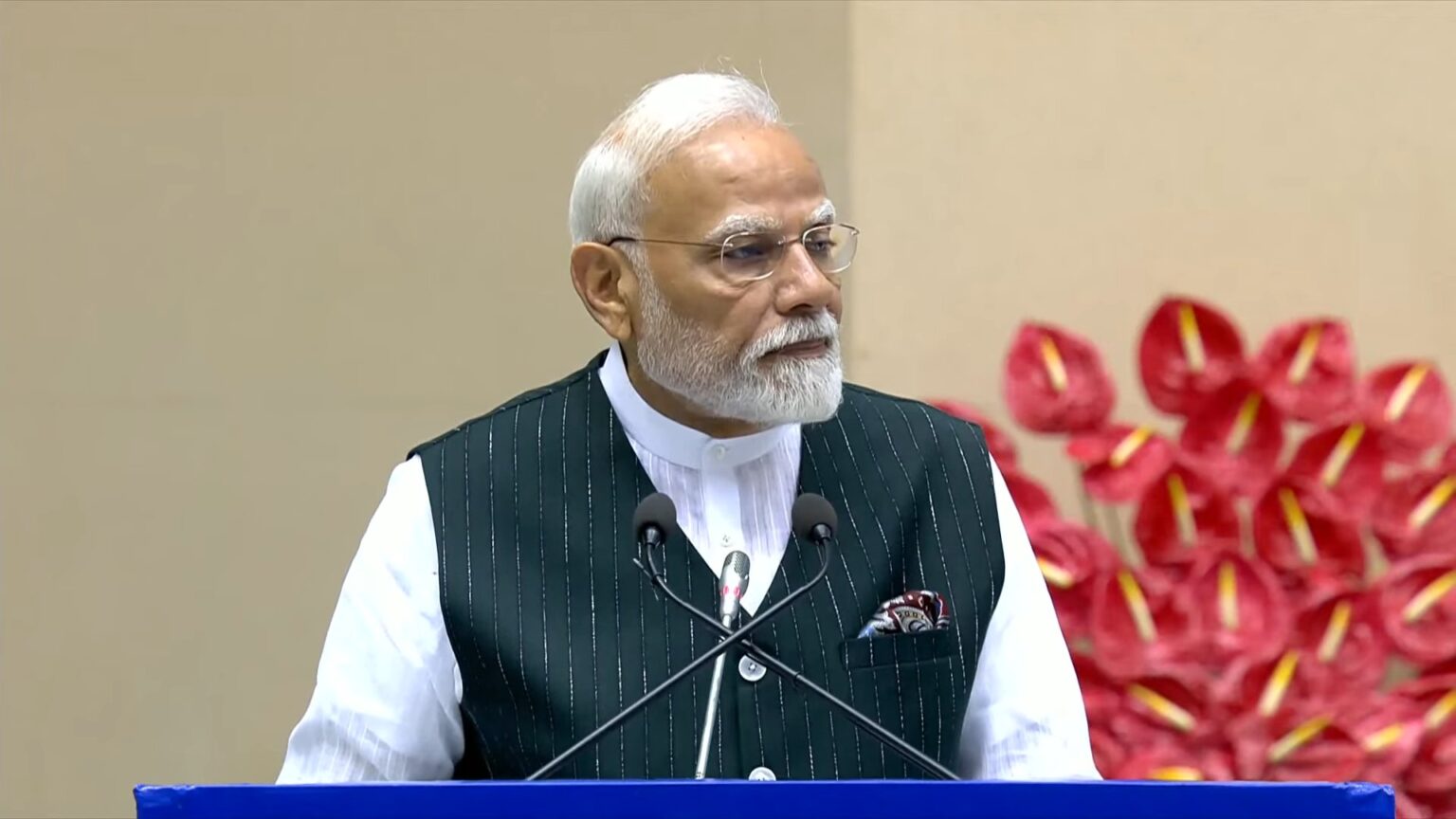 प्रधानमंत्री मोदी ने महाराष्ट्र दिवस पर राज्य के लोगों को शुभकामनाएं दीं