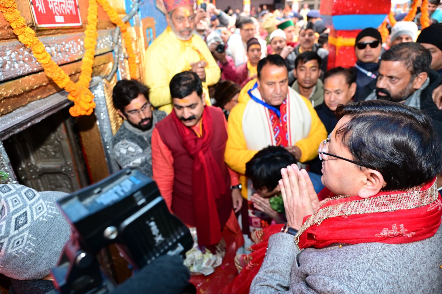 बदरीनाथ के कपाट खुलने पर प्रधानमंत्री मोदी के नाम से हुई पहली महाभिषेक पूजा