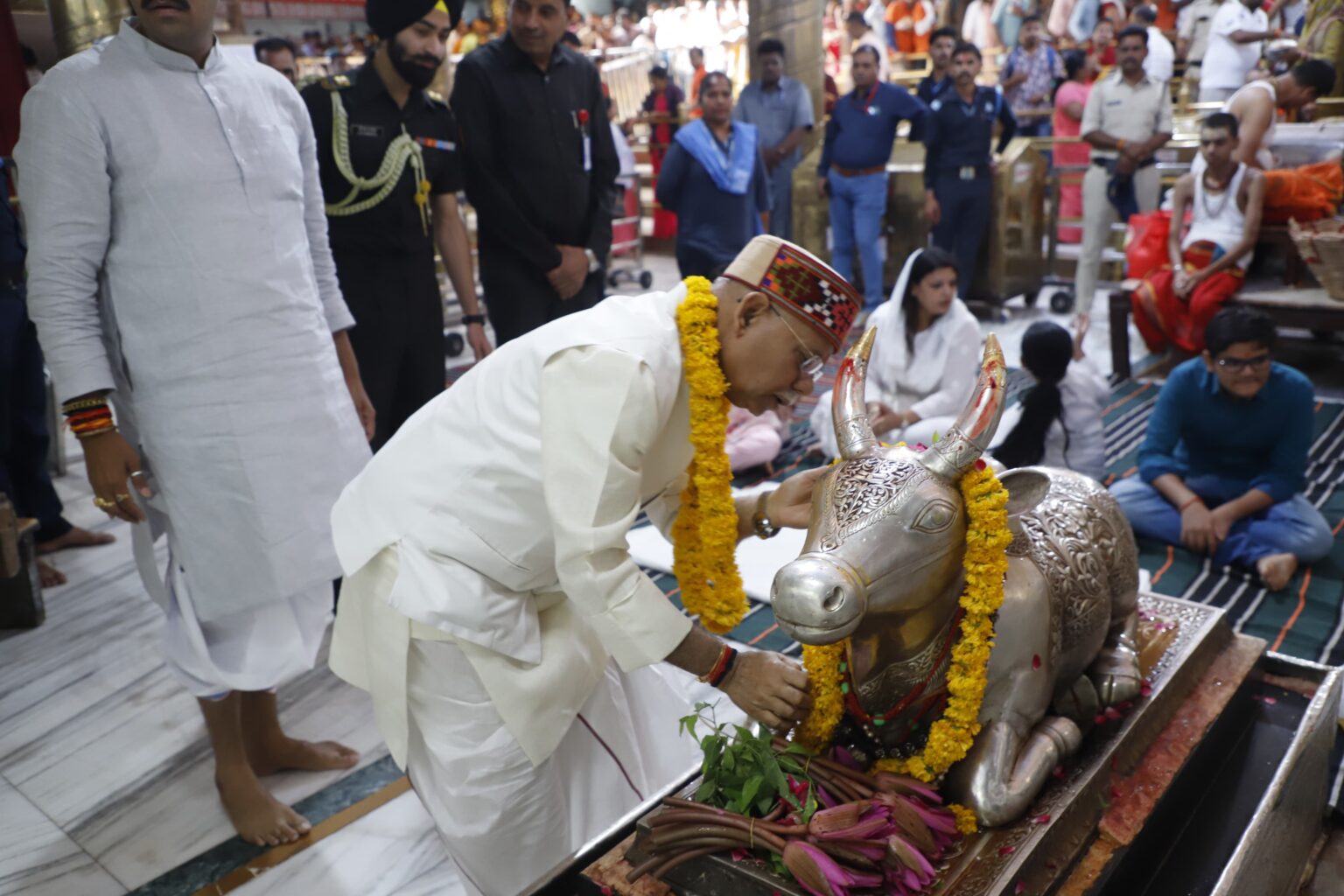 हिमाचल प्रदेश के राज्यपाल ने श्री महाकालेश्वर भगवान के दर्शन किए