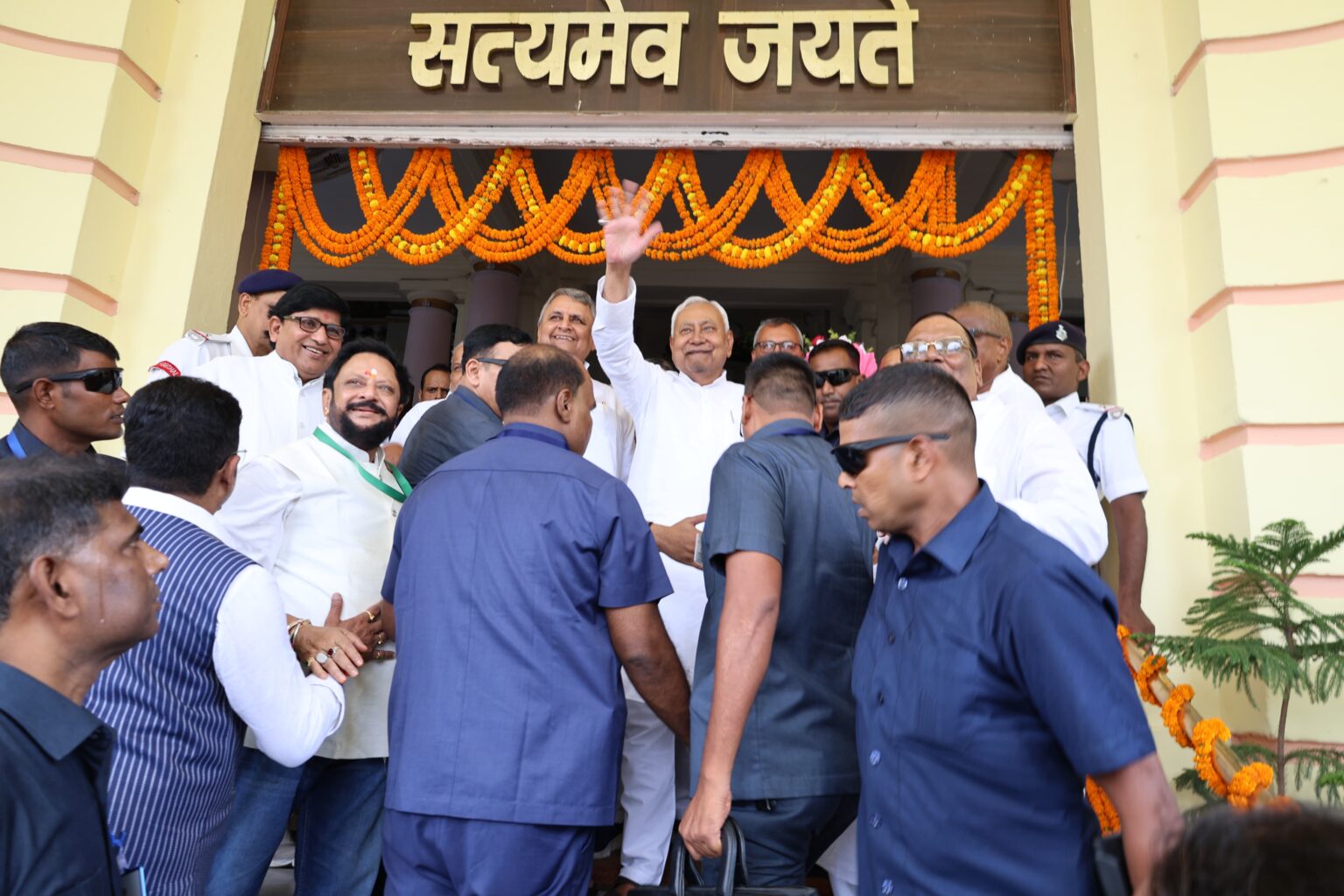 बिहार विधानमंडल में मानसून सत्र के पहले दिन विपक्ष का हंगामा