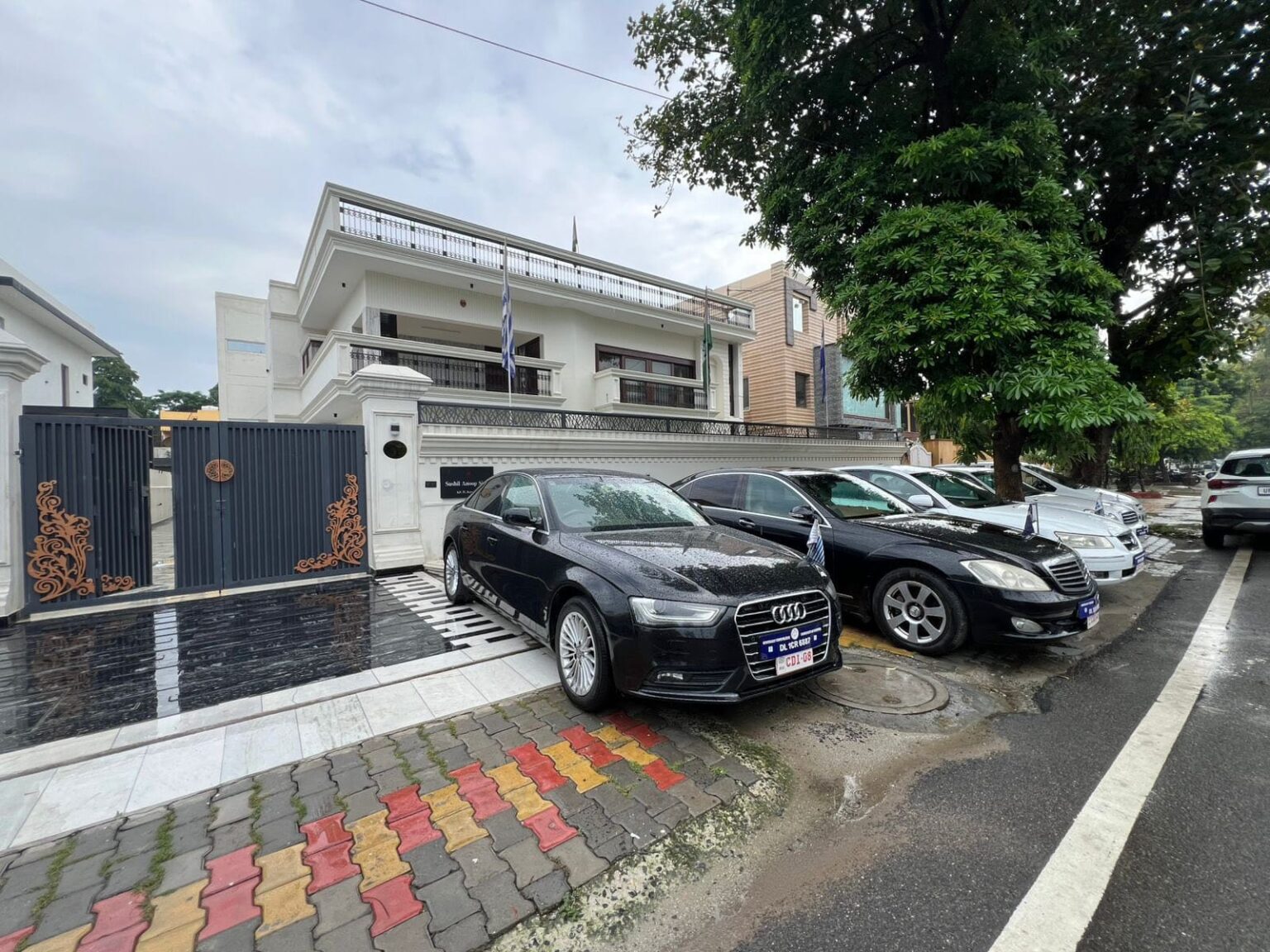 गाजियाबाद में अवैध दूतावास का एसटीएफ ने किया भंडाफोड़, संचालक गिरफ्तार