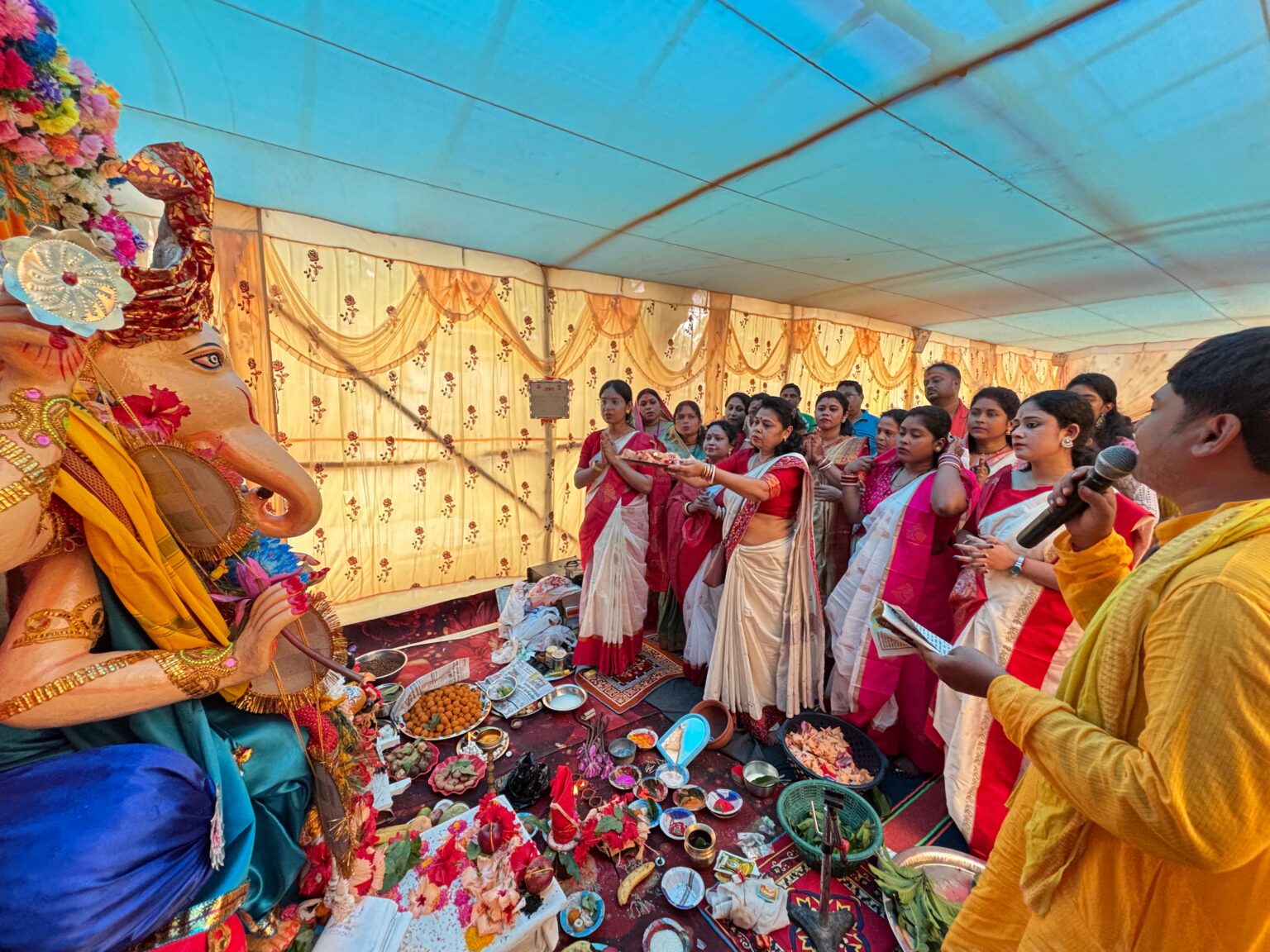 रेलवे कॉलोनी में डे परिवार द्वारा लगातार 15 वें वर्ष गणेश पूजा महोत्सव का आयोजन…..