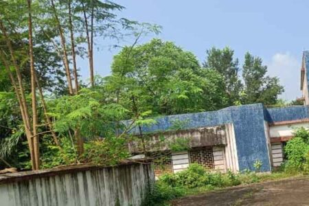 Baharagora trauma center is collapsing